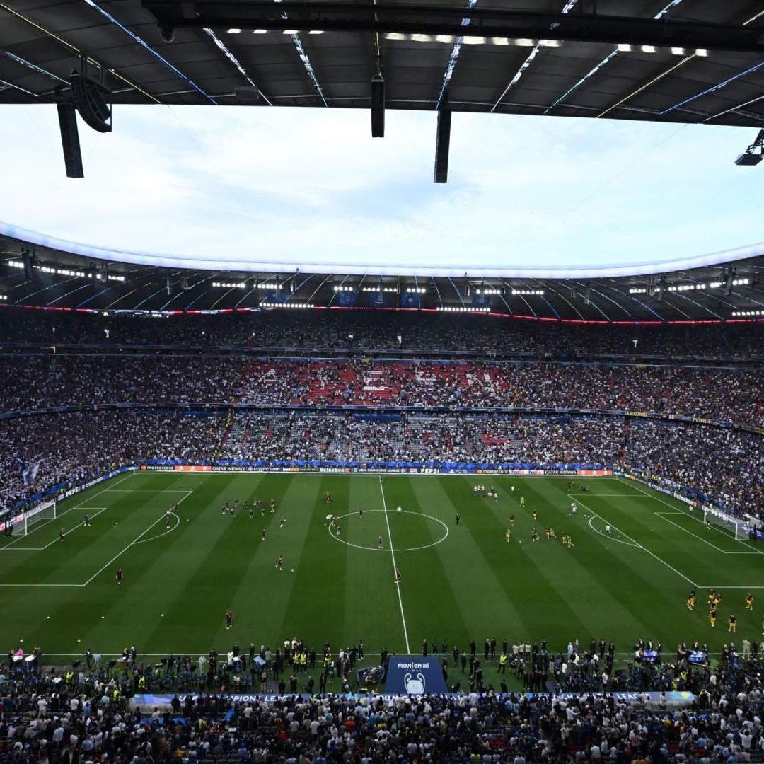 Creadores de Contenido Se Esconden en Baño de Estadio para Ver Gratis la Final de la Champions