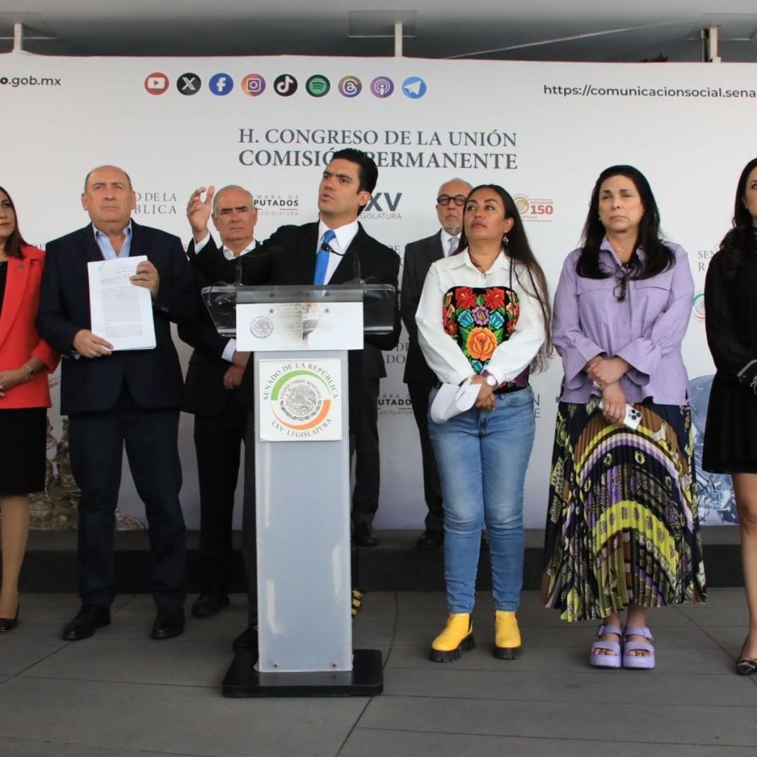 La oposición en conferencia para anunciar la acción de inconstitucionalidad