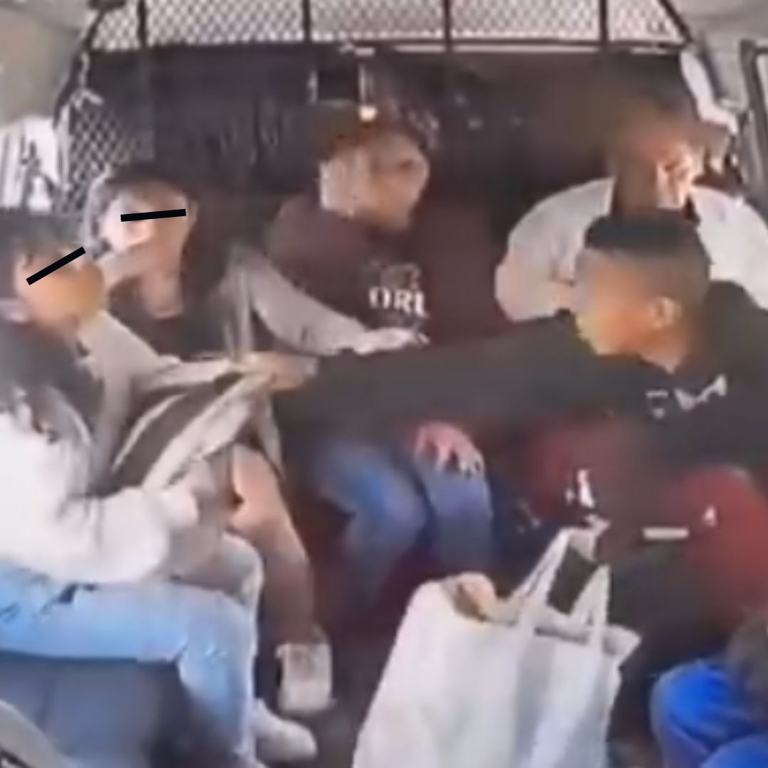 Video: Asalto a Combi en Naucalpan. Jóvenes Suplican a Rateros Para que No Roben sus Mochilas