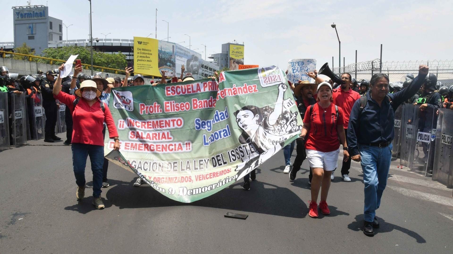 Maestros de la CNTE realizan protestas en diferentes puntos de la CDMX