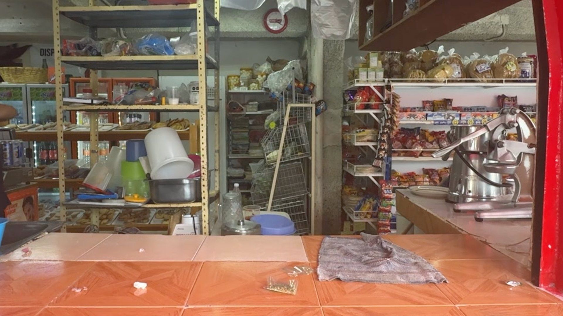 Un Frasco de Vidrio con un Par de Ojos fue Dejado en una Tienda en León, Guanajuato. Foto: Ricardo Milantoni