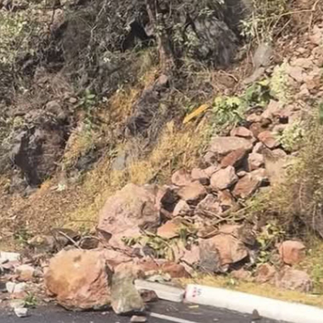Cierran la Autopista Cuernavaca-Acapulco por Derrumbe, a la Altura de Km 319