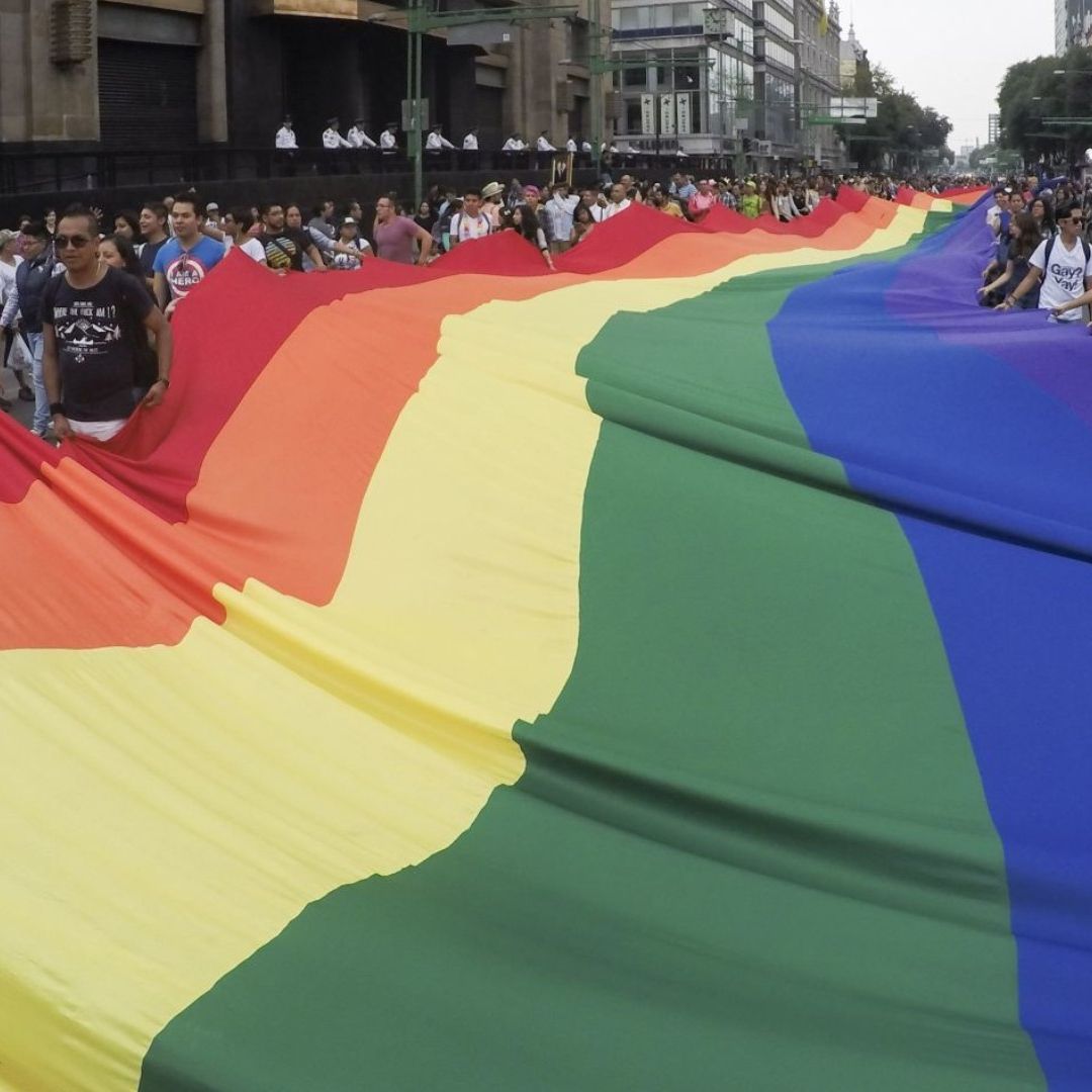 Bandera LGBT+ Monumental Será Montada en el Zócalo de CDMX: ¿Cuándo y Cómo Participar?