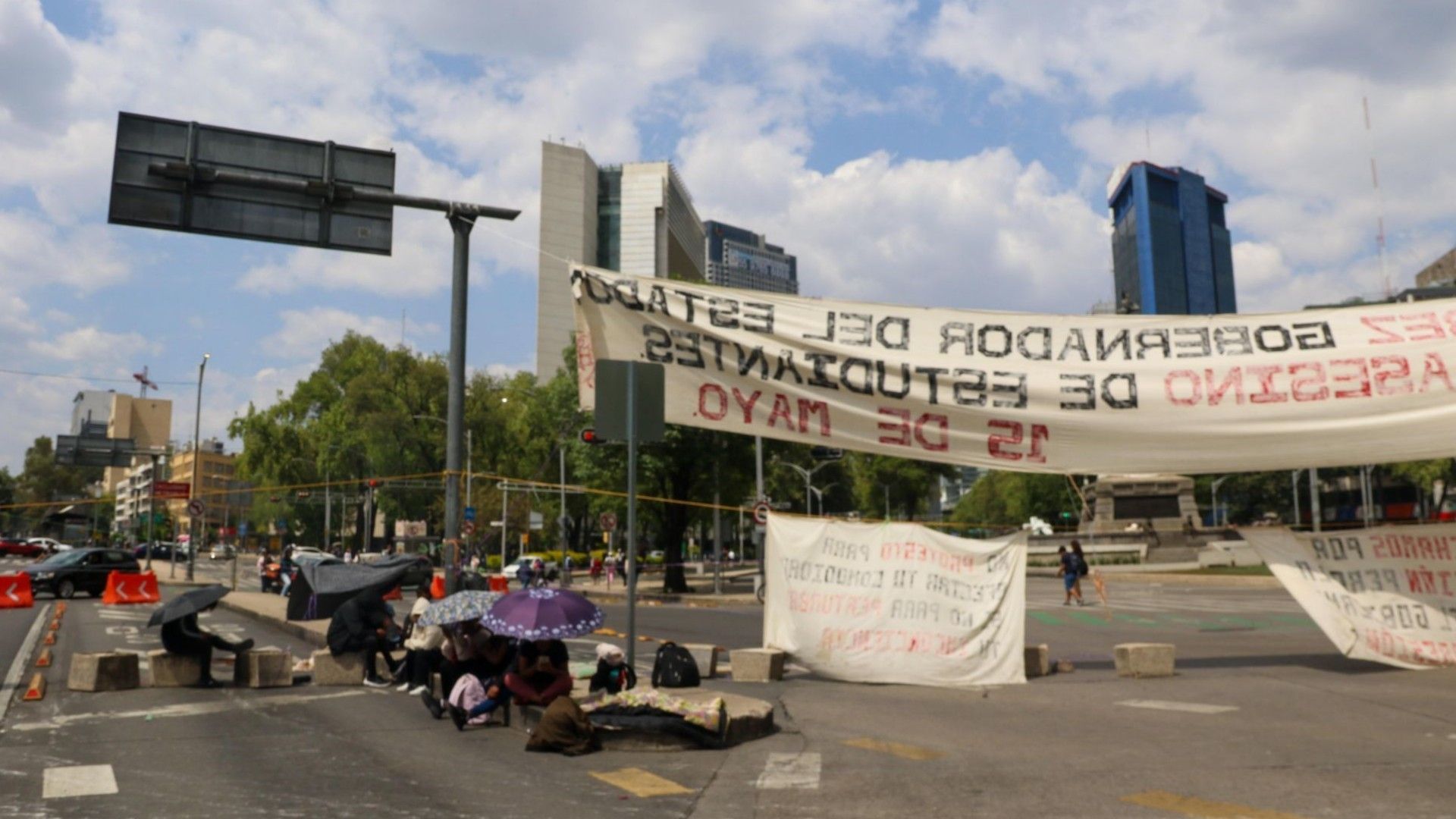 Bloqueo de normalistas de Chiapas en Insurgentes y Reforma, CDMX