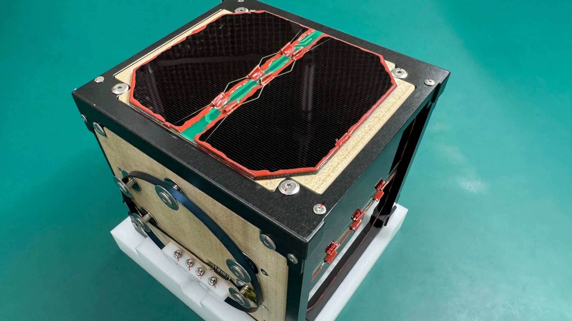 Construye Japón Primer Satélite de Madera en el Mundo