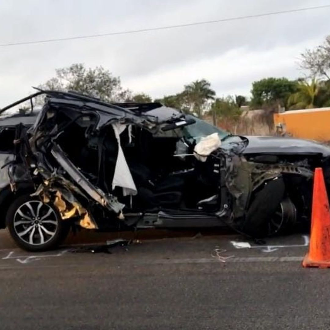 Joaquín 'Huacho' Díaz Mena sufre accidente automovilístico rumbo a Mérida.