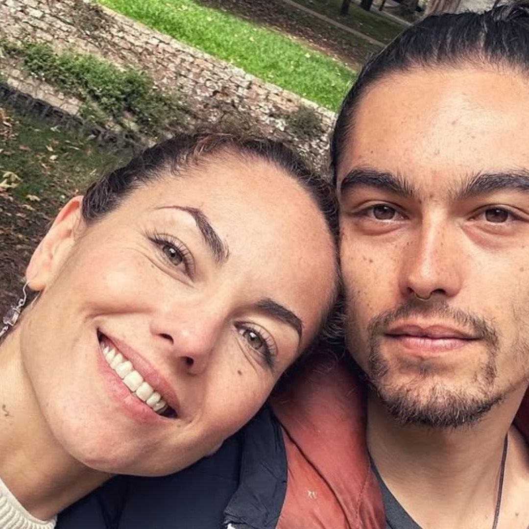 Hijo de Bárbara Mori la acusa de haberle iniciado en la marihuana