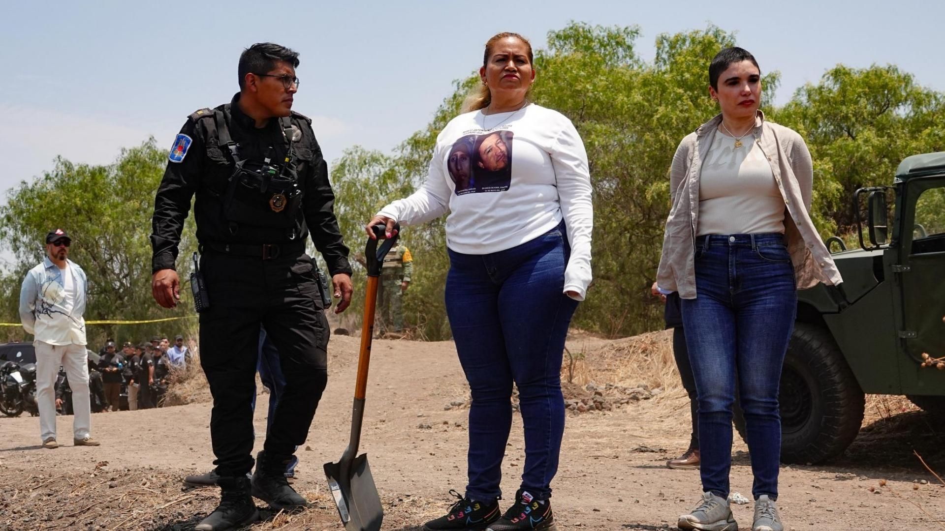 La activista y fundadora del Colectivo Madres Buscadoras de Sonora, Ceci Flores, cuestionó el cerco de seguridad que se encuentra en el ‘crematorio de perros’