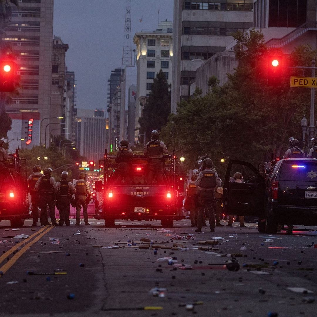 Autoridades resguardan calles de Los Ángeles