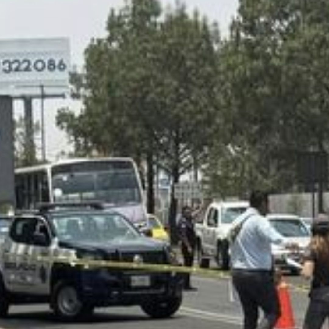 Mujer Muere Atropellada al Tratar de Subir al Transporte Público