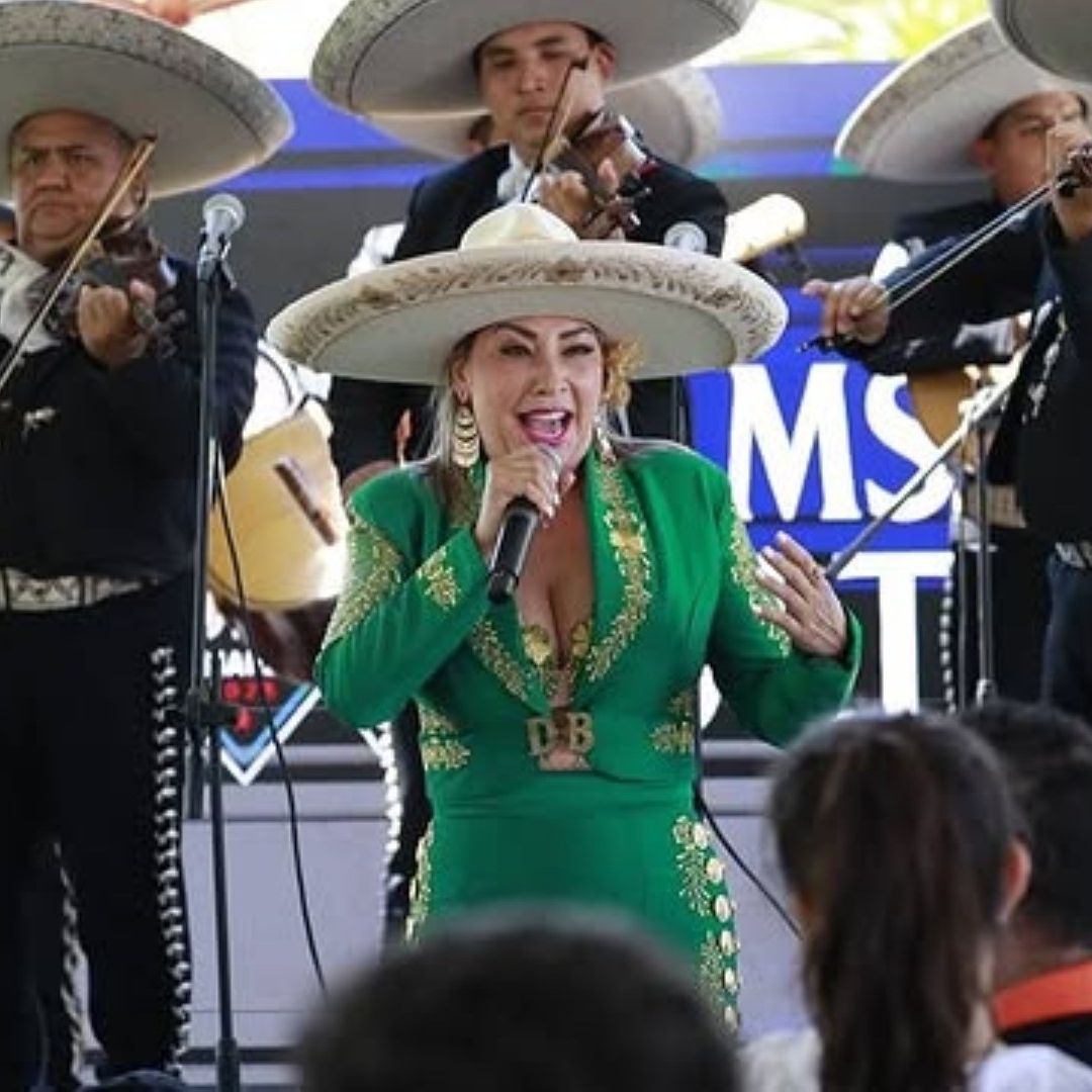 La cantante pidió disculpas por su equivocación al cantar el himno mexicano.