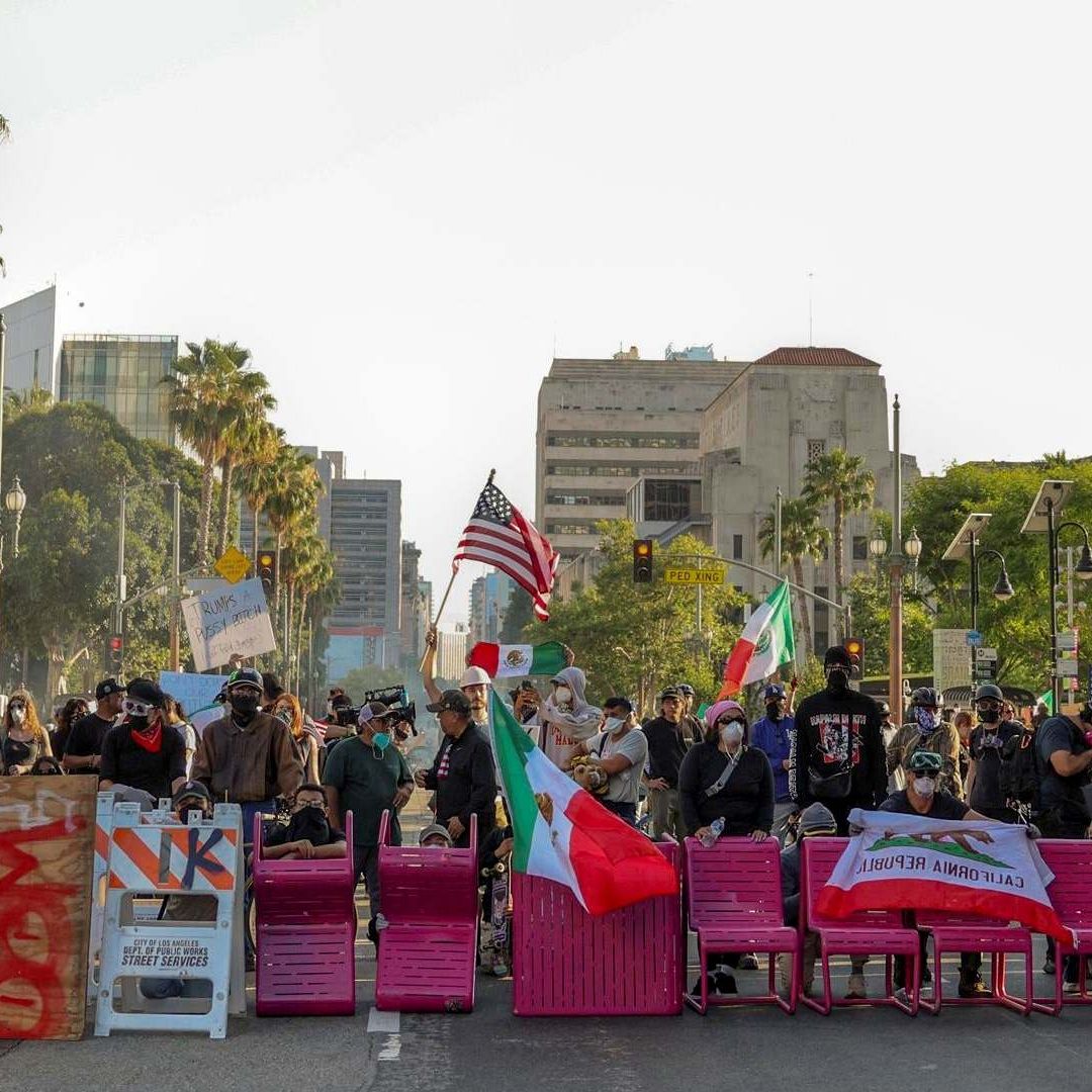 Protesta en Los Ángeles, California, por redadas contra migrantes