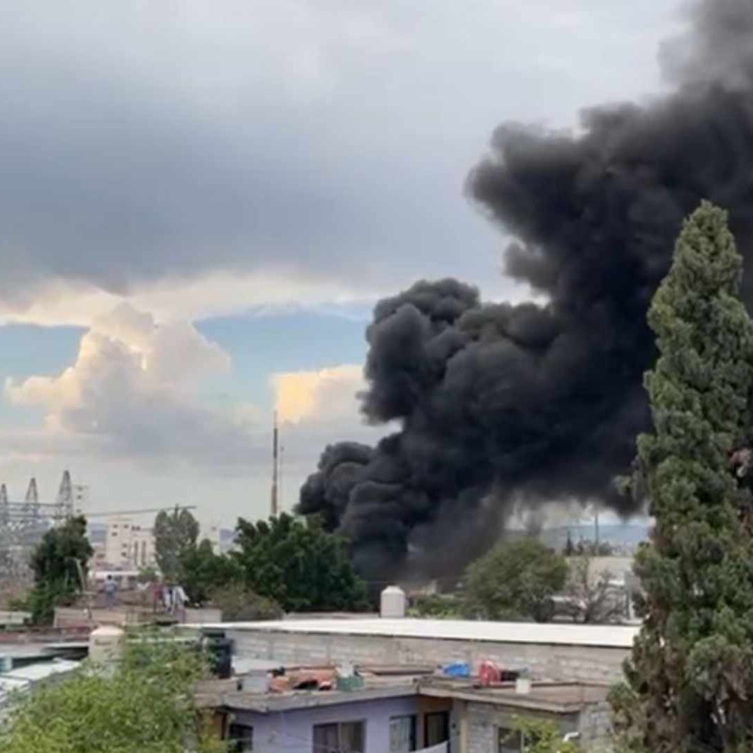 Se Registra Fuerte Incendio de la CFE en Querétaro