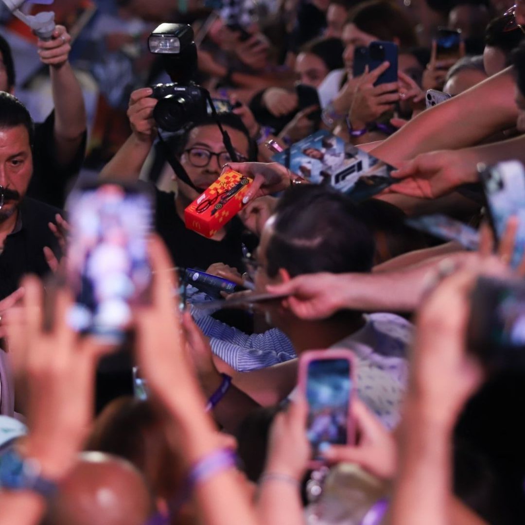 Brad Pitt Está en la CDMX: Es Recibido por Cientos de Fans para Premier de Película 'F1'