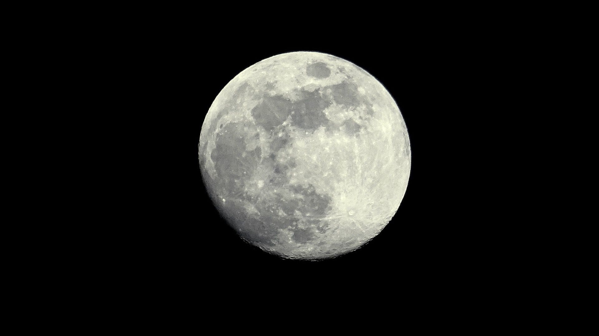 ¿Cómo ver la Luna de Fresa este 10 de junio?
