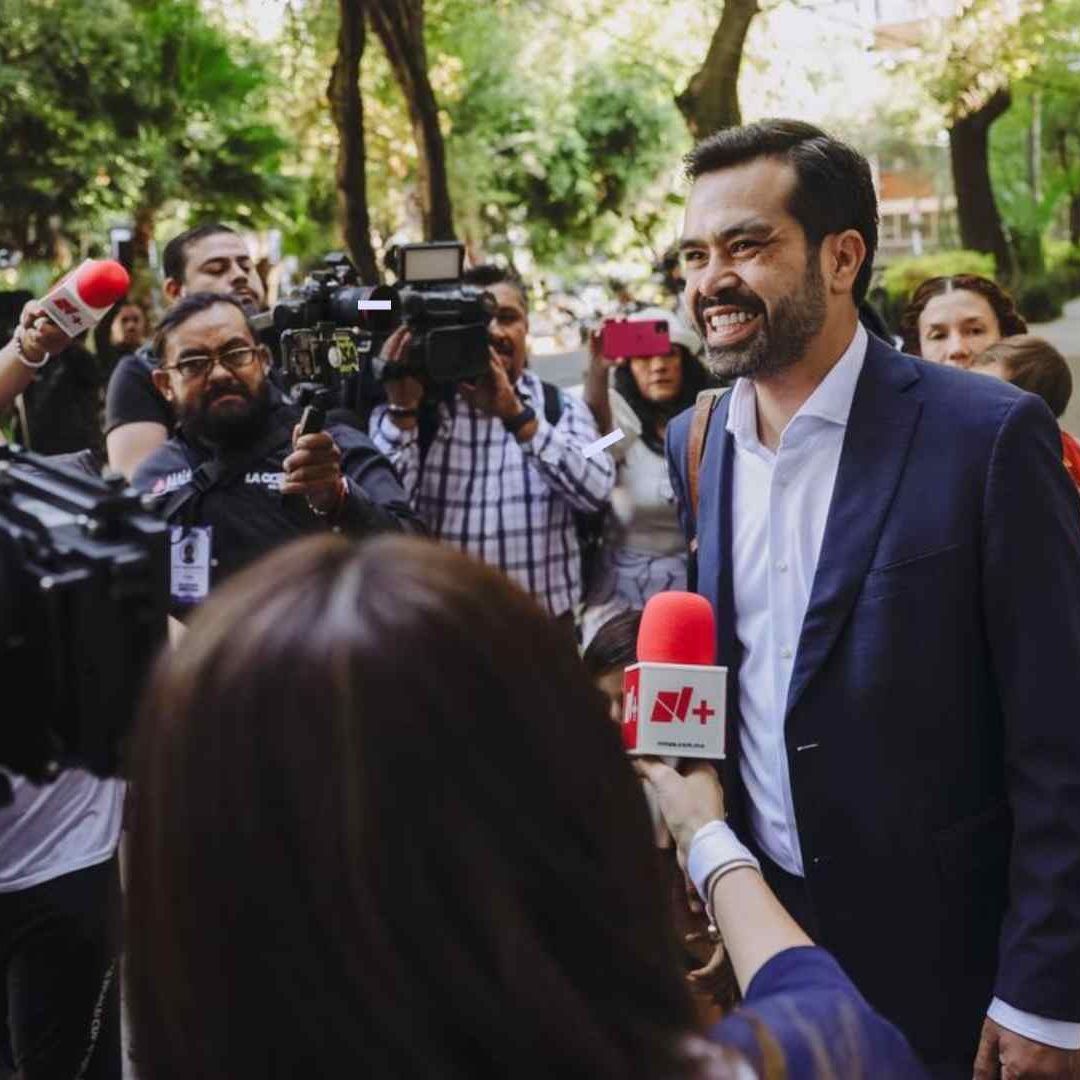 Jorge Álvarez Maynez acude a votar