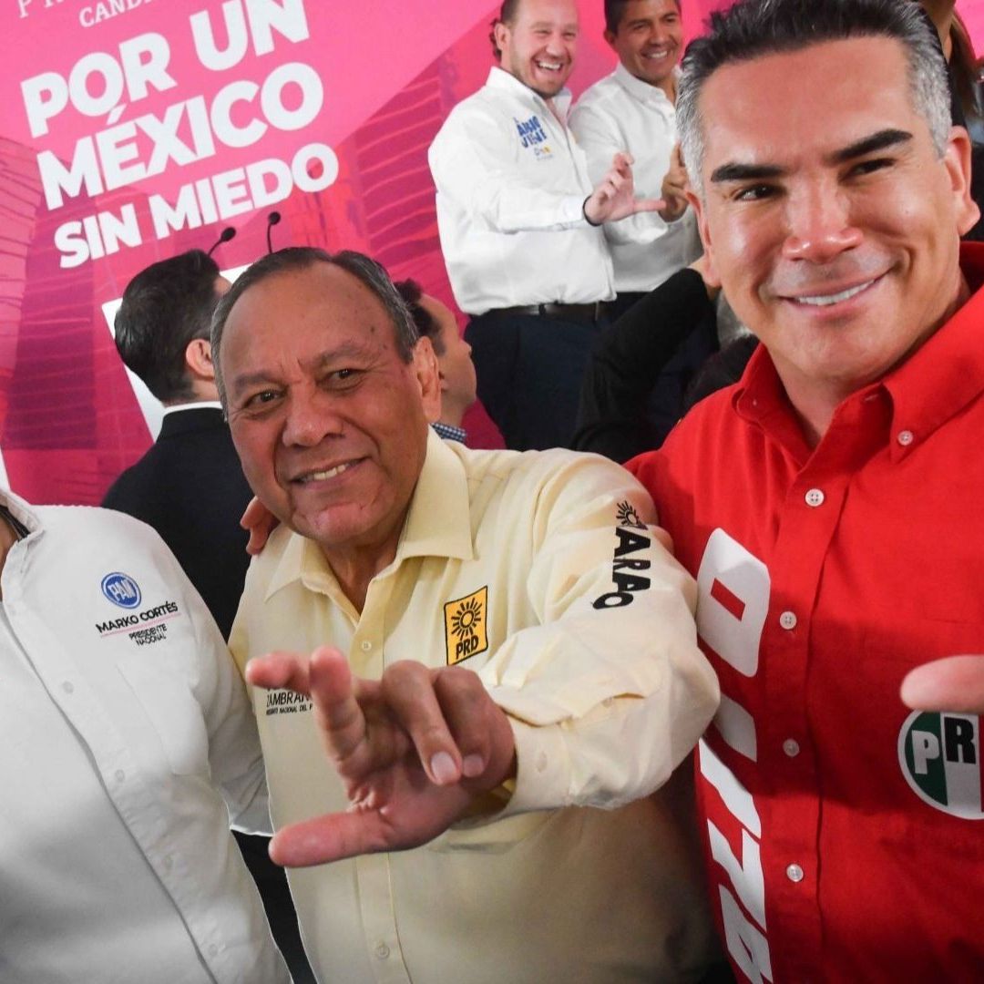 Los tres dirigentes se mostraron orgullosos del supuesto triunfo de la coalición PAN, PRI y PRD en seis gubernaturas. Foto Cuartoscuro