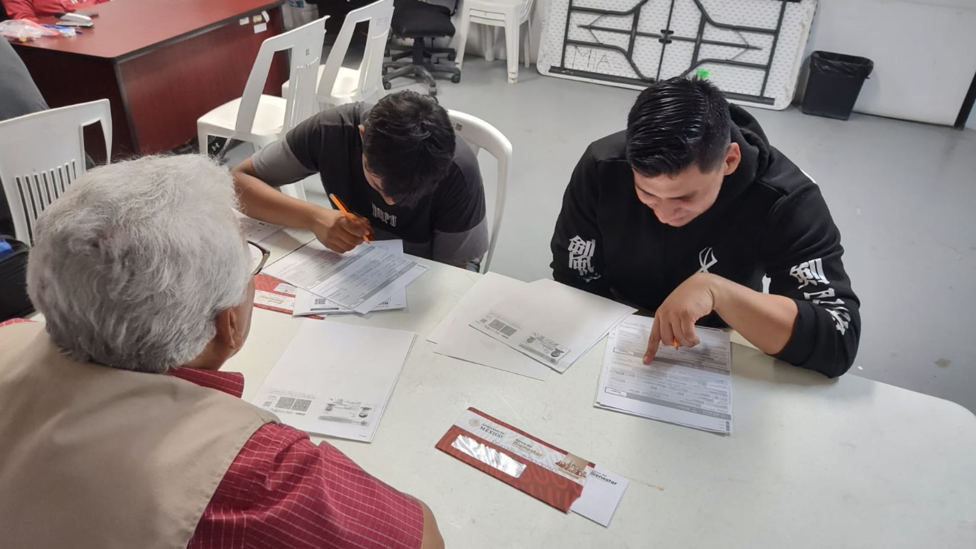 La SEP reanudará la entrega de las tarjetas del Bienestar para los beneficiarios de las Becas Benito Juárez