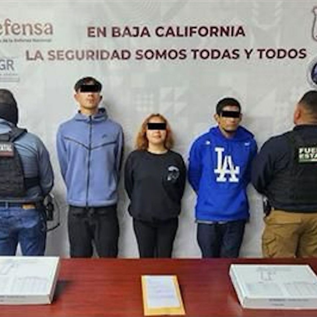 Detienen a Tres Personas con Armas y Metanfetamina en Ensenada
