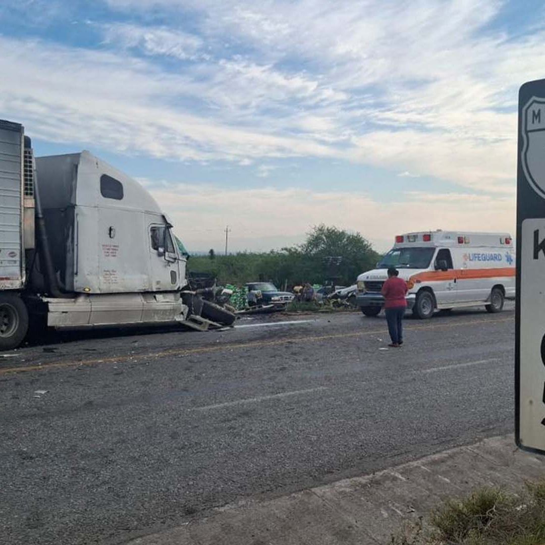 Registran Rapiña de Aguacates Luego de Accidente Carretera de Tamaulipas