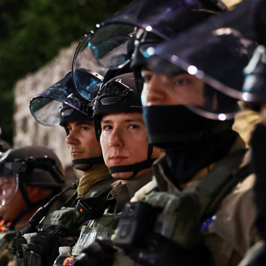 Agentes de seguridad durante protesta