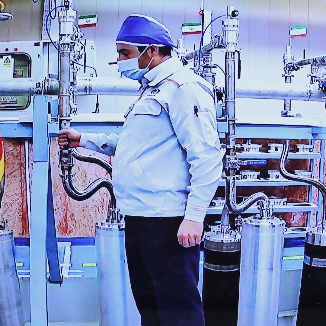 ¿Qué es el uranio enriquecido que busca Irán?