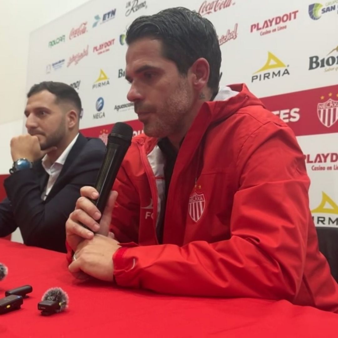Fernando Gago fue presentado como nuevo estratega de Necaxa y fue cuestionado sobre su salida de Chivas. Foto: N+