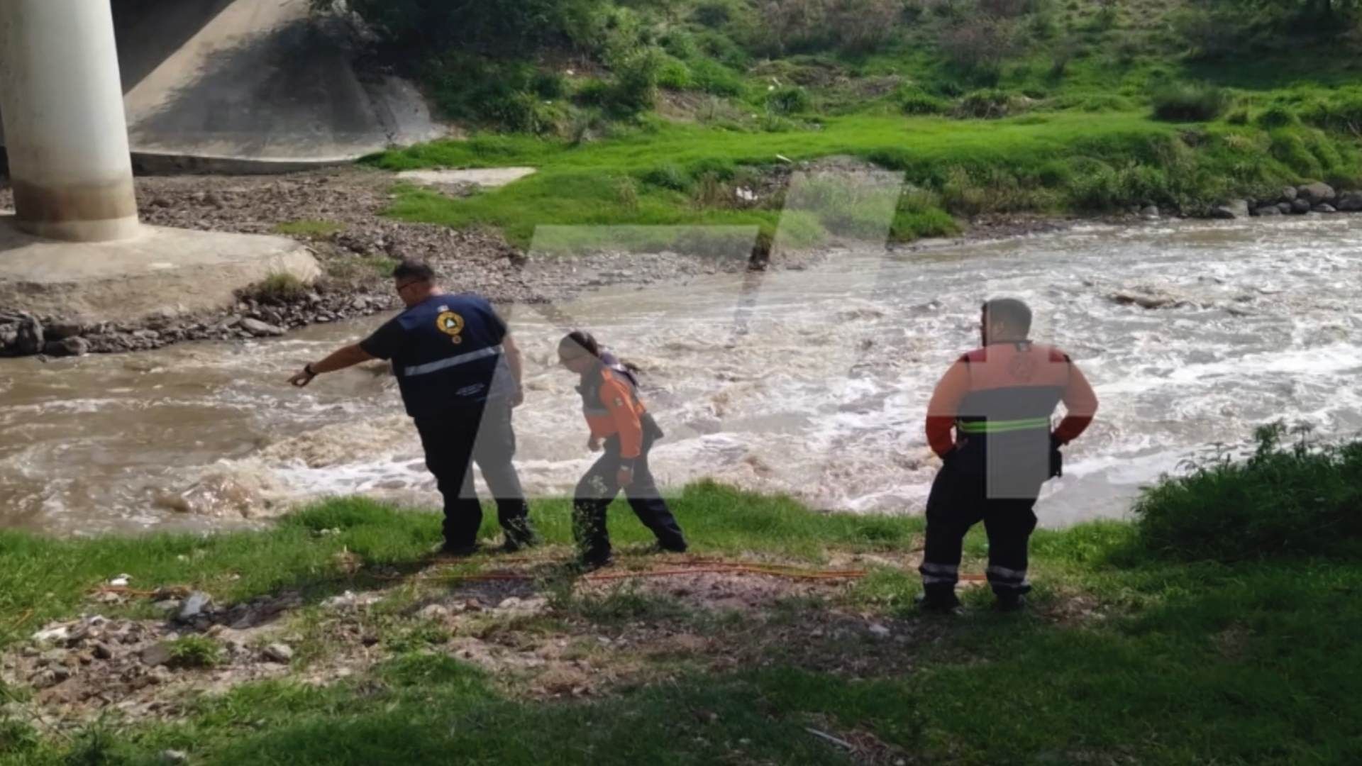 Niños Caen al Río Lerma en Salamanca, Guanajuato. Logran Rescatar a Rafael y Buscan a Dulce