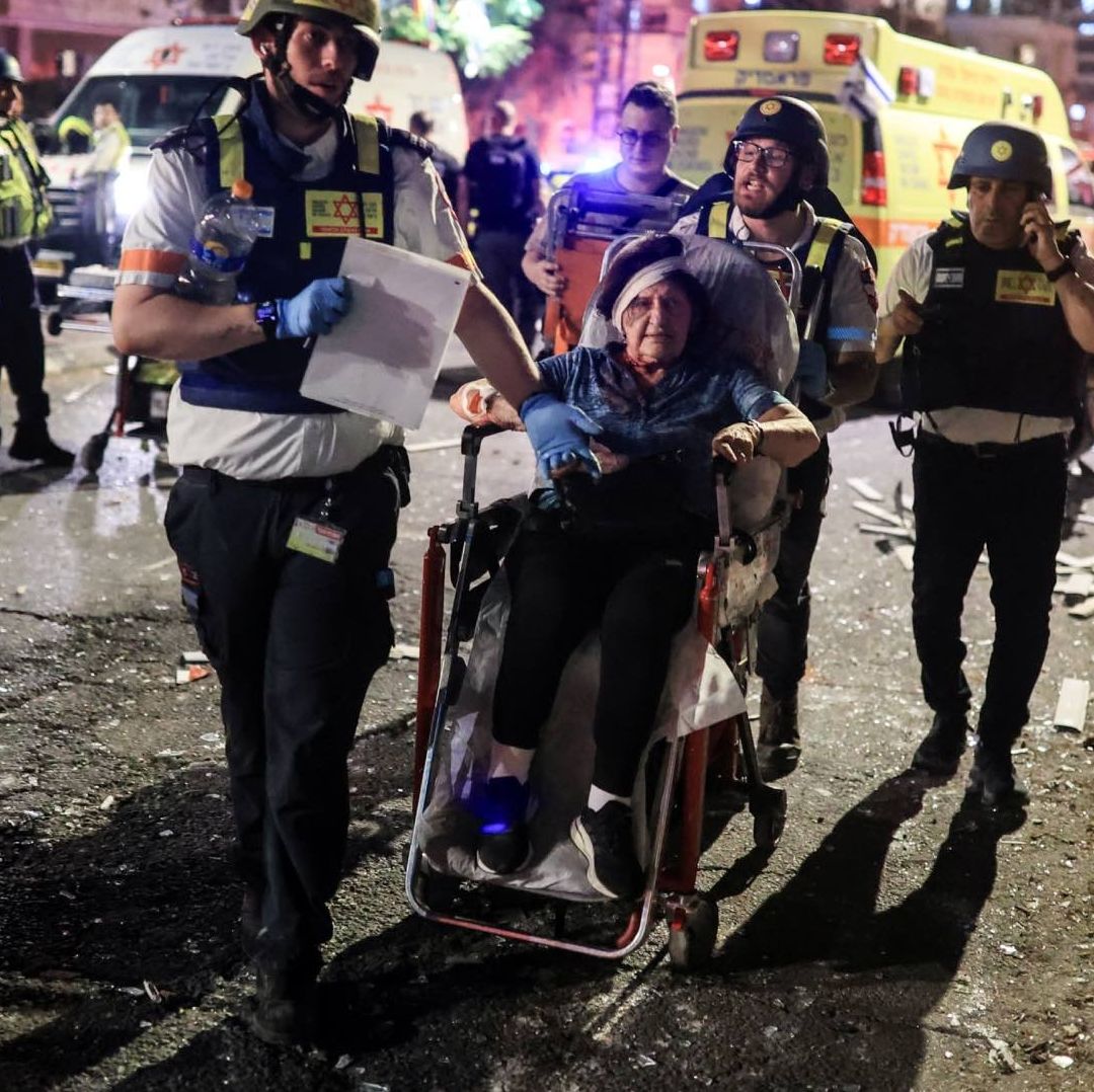 Irán responde ataques de Israel y autoridades reportan más de 300 lesionados