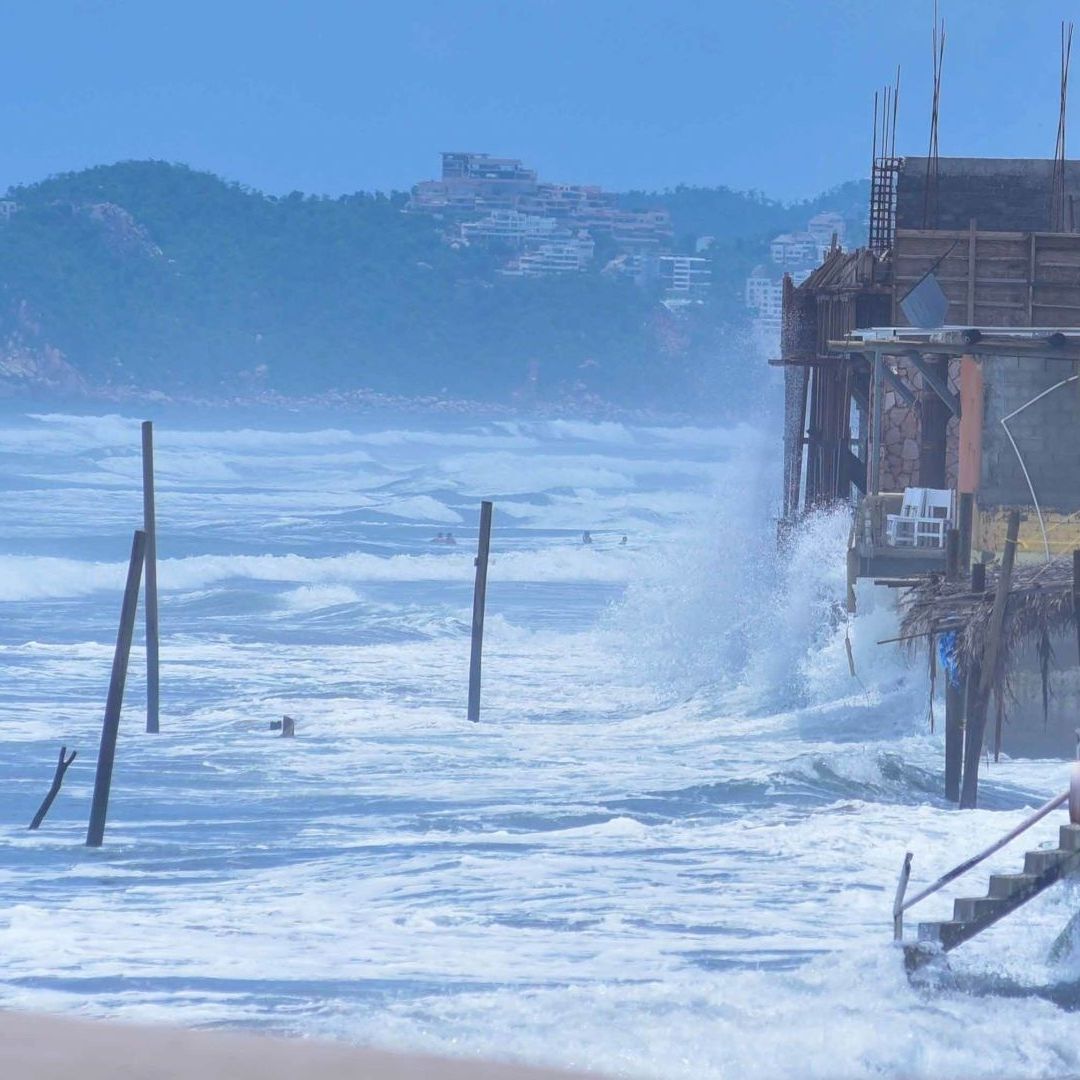 Imagen de playa en Guerrero, durante fenómeno de mar de fondo