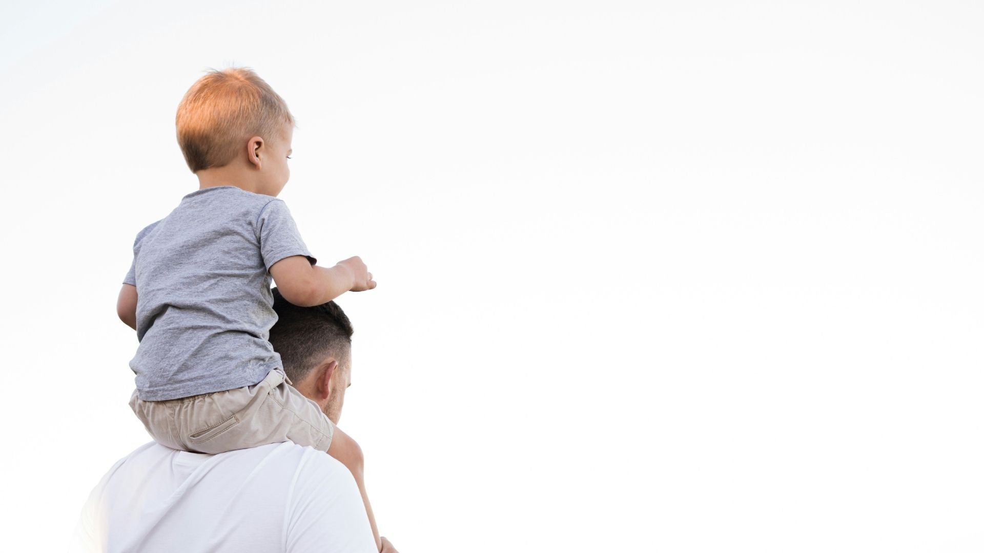 Padre e hijo paseando