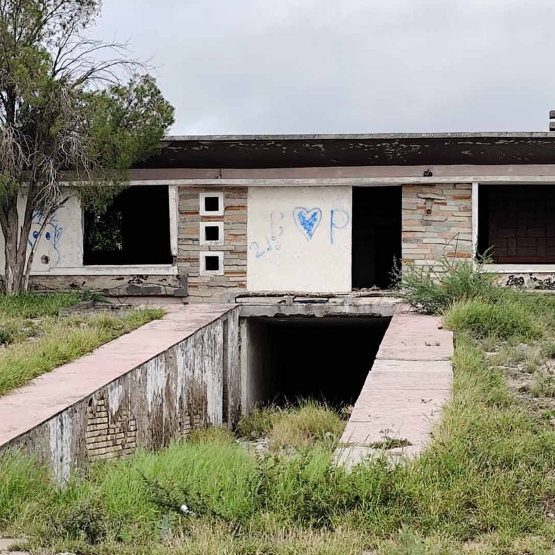 Hallan Cuerpo de Hombre Dentro de Casa Abandonada por Olores Fétidos en Coahuila