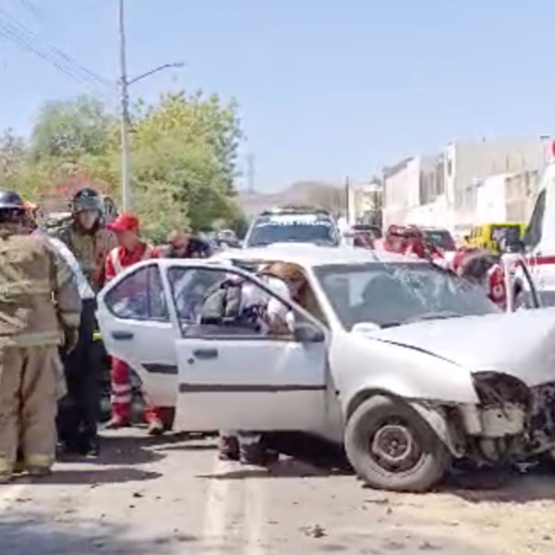 Choque - Volcamiento Dejó a Cinco Personas Lesionadas en Colonia Cuatro Olivos en Hermosillo