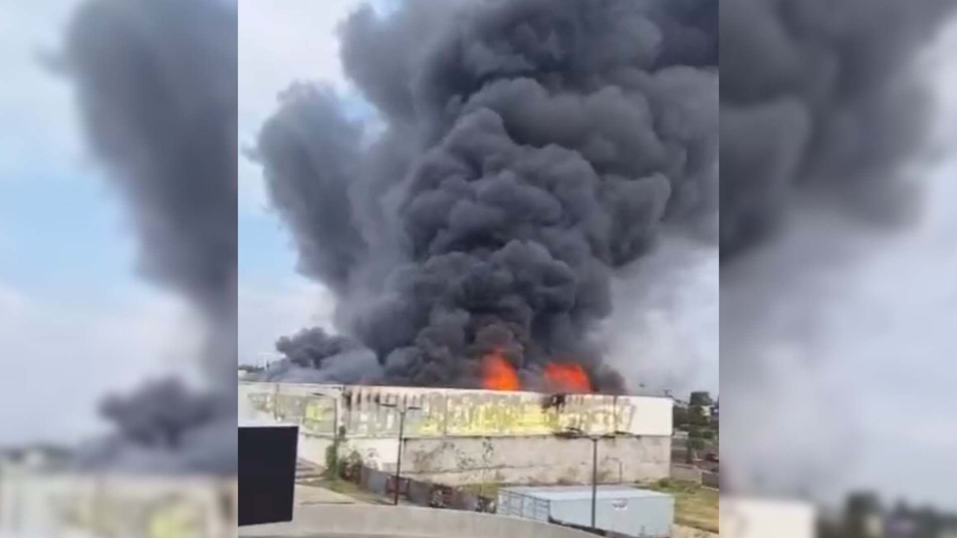 Fuerte Incendio en una Tienda de Papelería en Querétaro