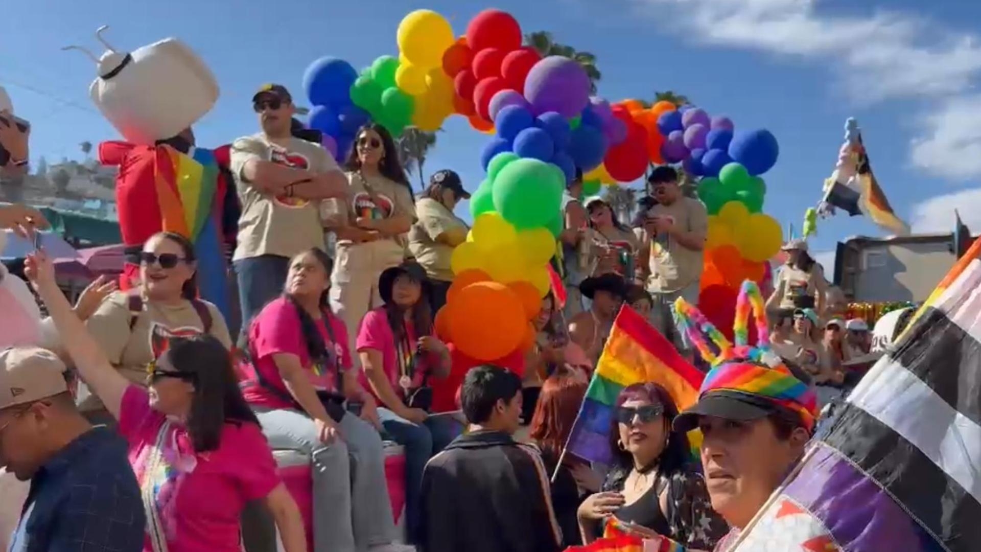 Marcha del Orgullo LGBT+ en Ensenada Rompe Récord con Más de 8 mil ...