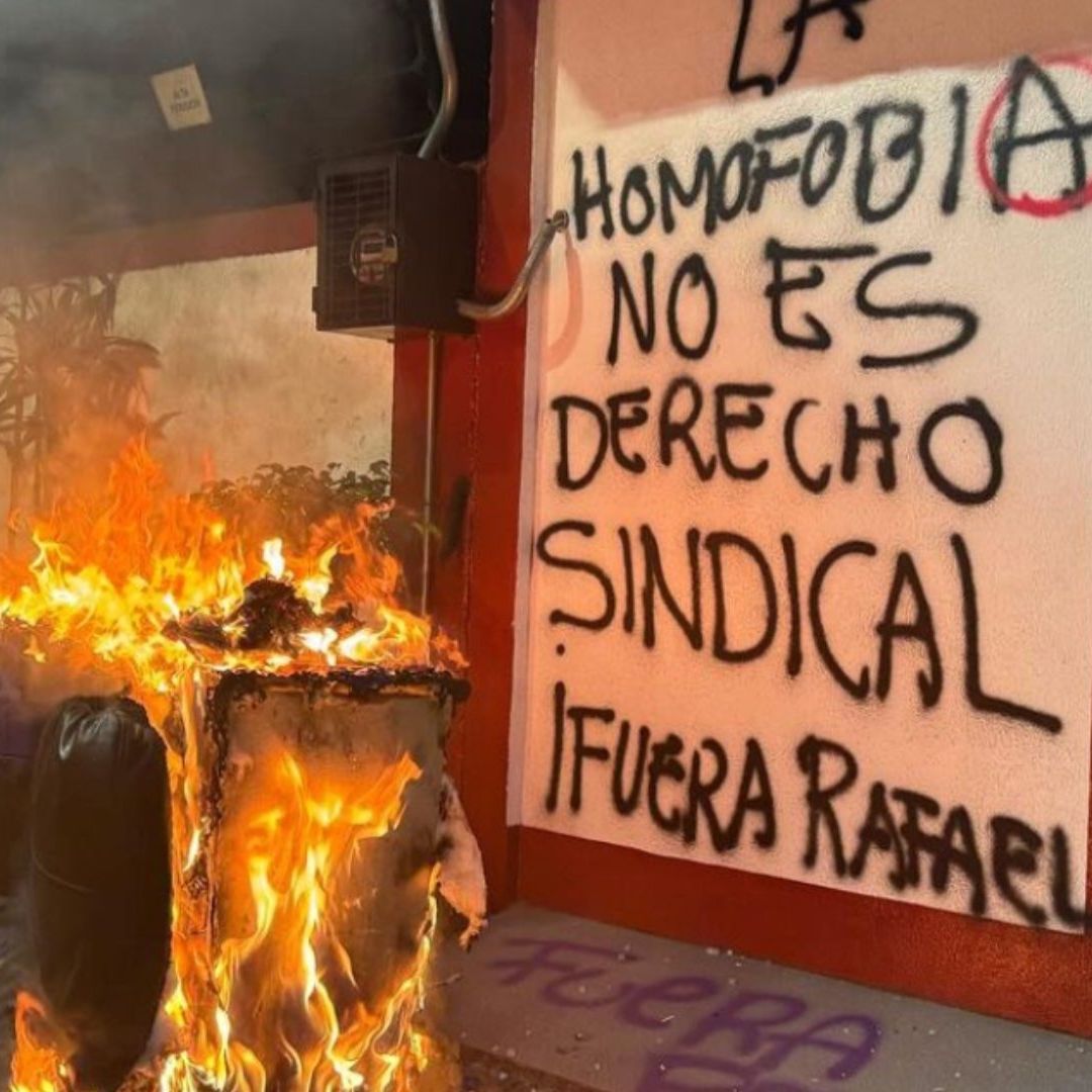 El grupo de encapuchados ingresó por la fuerza a las oficinas del Sindicato de Trabajadores del Infonavit