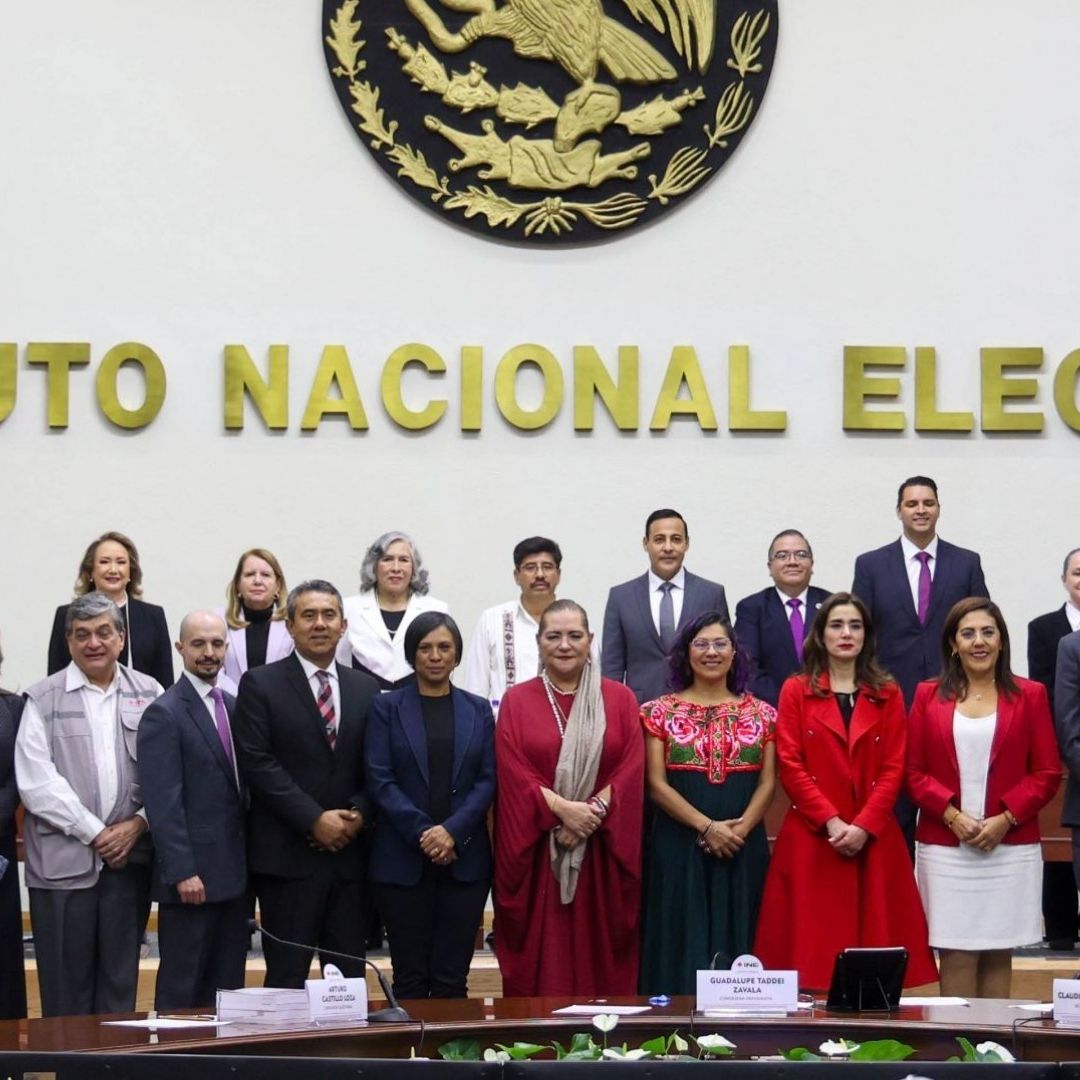 El Instituto Nacional Electoral realizó la entrega de las constancias que avalan elección de ministros.