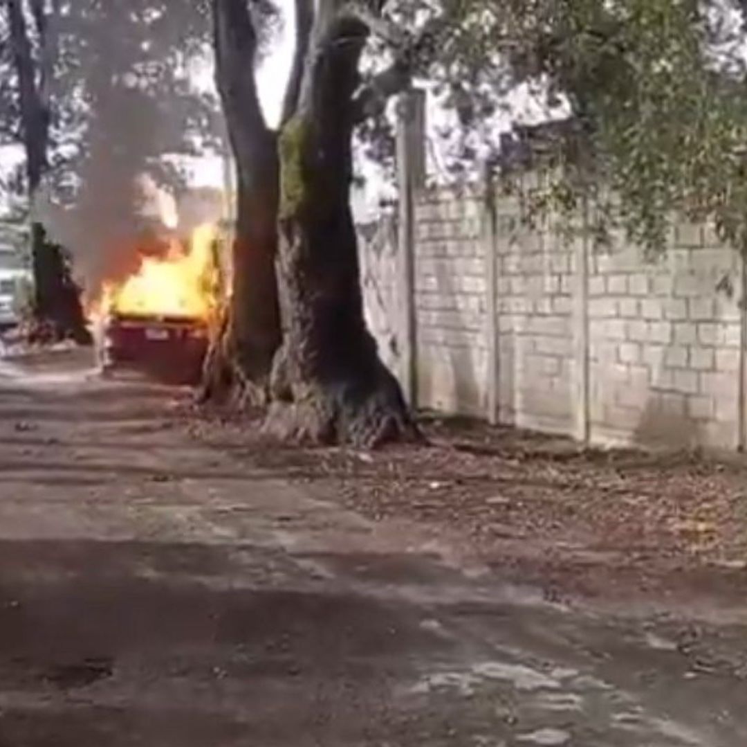 Cadáver Calcinado en Cajuela de Automóvil Colonia Galaxia Bosques Amalucan, Puebla