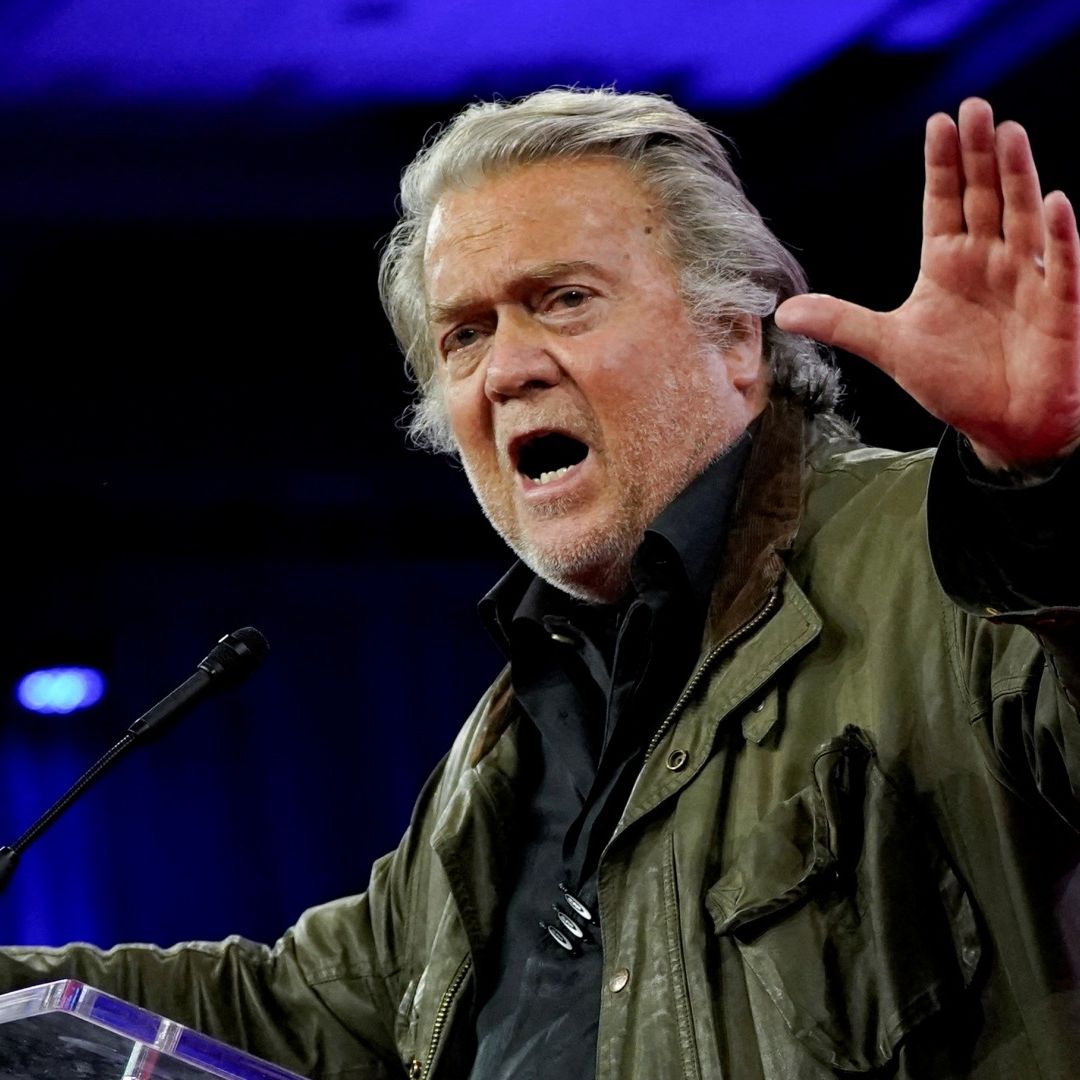 Juez Ordena a Steve Bannon Ingresar a Prisión en Julio para Cumplir Condena