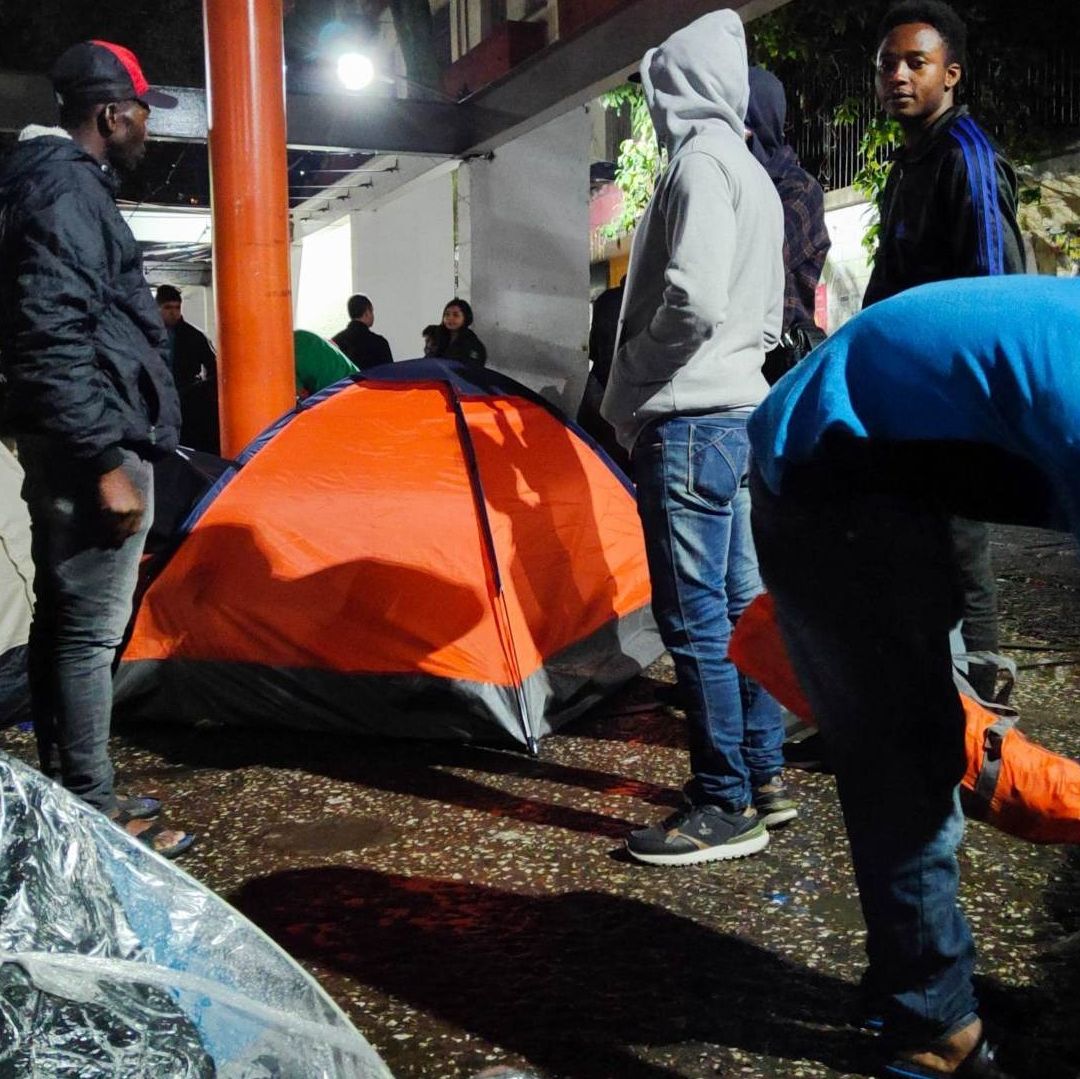 Desalojan a Campamento de Migrantes de la Plaza Giordano Bruno de CDMX