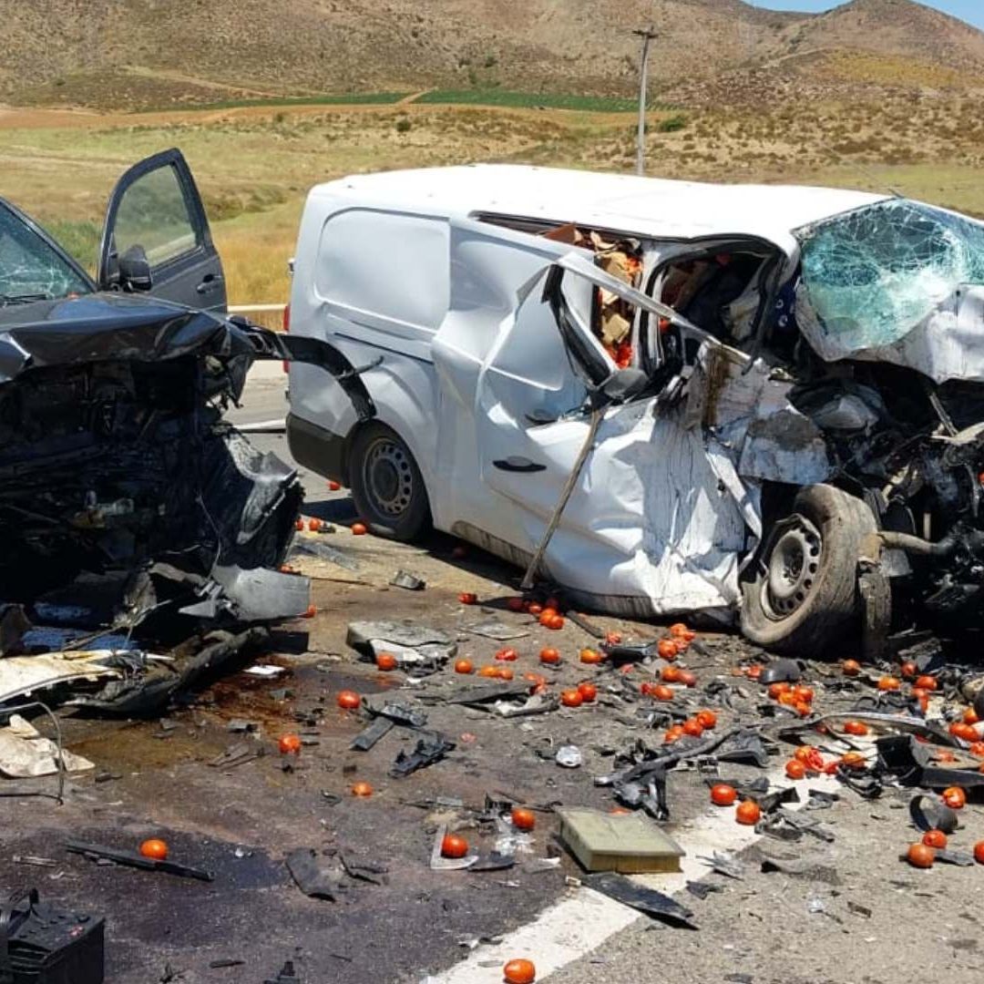 Tras Fuerte Choque, Muere Conductor que Transportaba Tomates en Ensenada