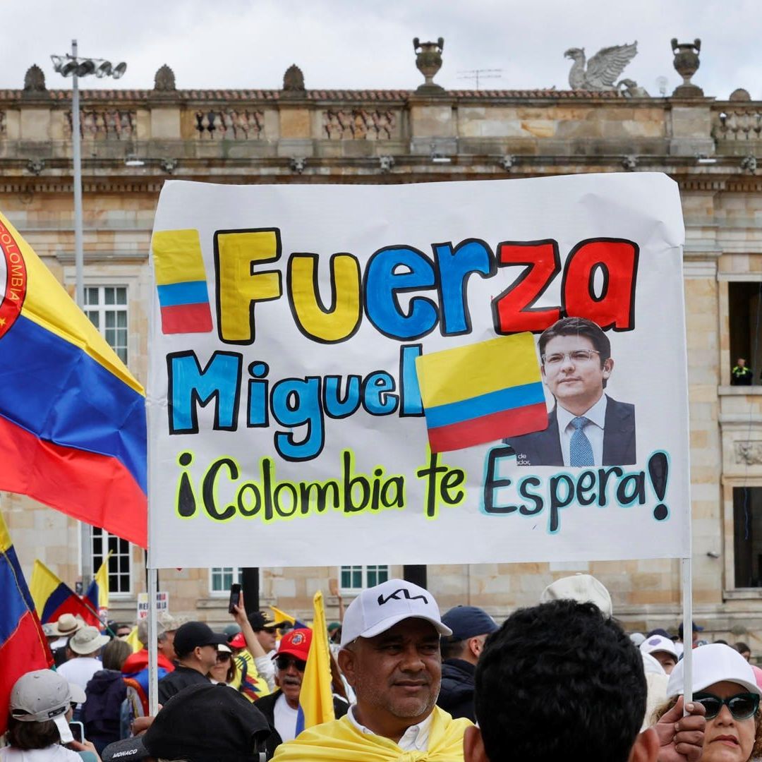 Marcha del Silencio en Bogotá, Colombia, luego del atentado contra Miguel Uribe
