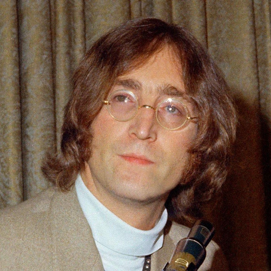 John Lenon urante una conferencia de prensa en el Hotel Americana de Nueva York.