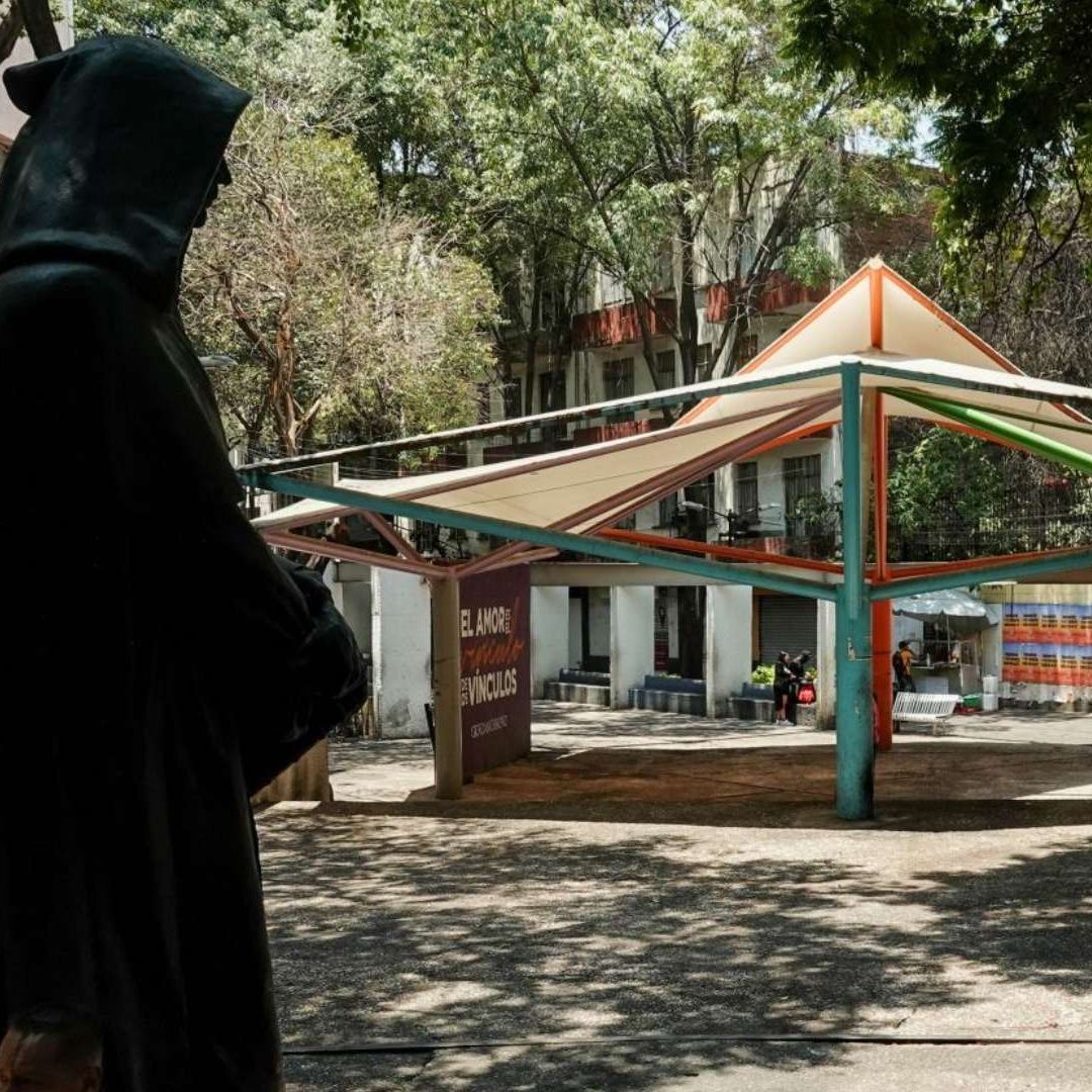 Migrantes Pagaban por Habitar Campamento en la Plaza Giordano Bruno