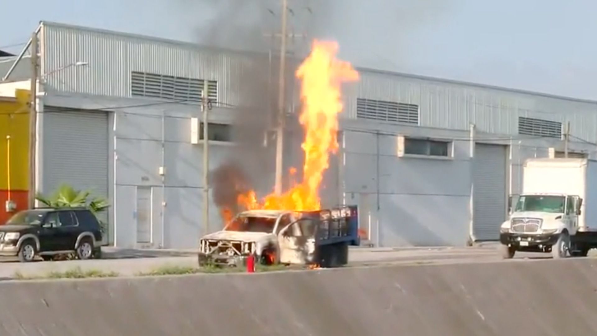 Camión incendiado