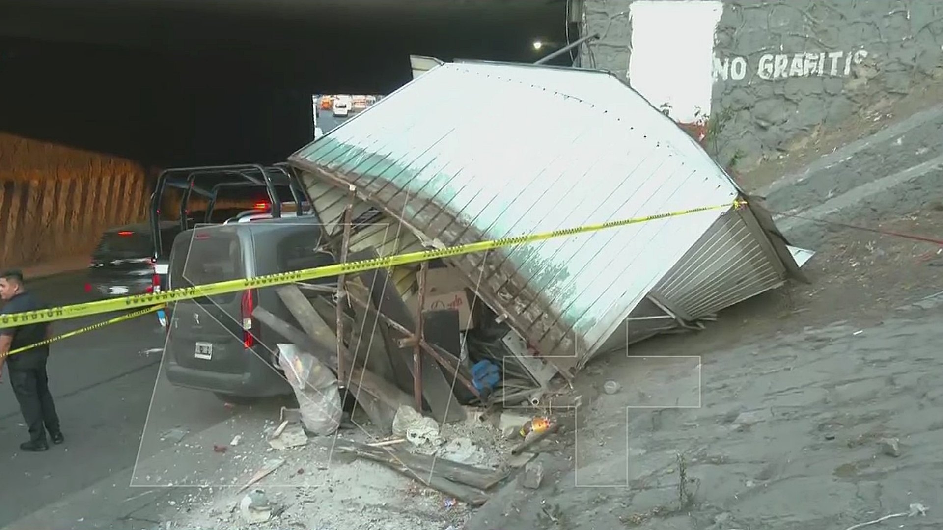 Camioneta Choca y Destruye Puesto Callejero en Naucalpan; Hay 1 Muerto ...