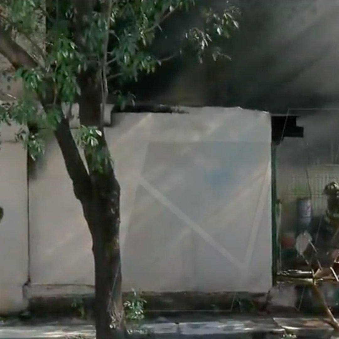 El fuerte incendio se registró en la bodega del Conalep