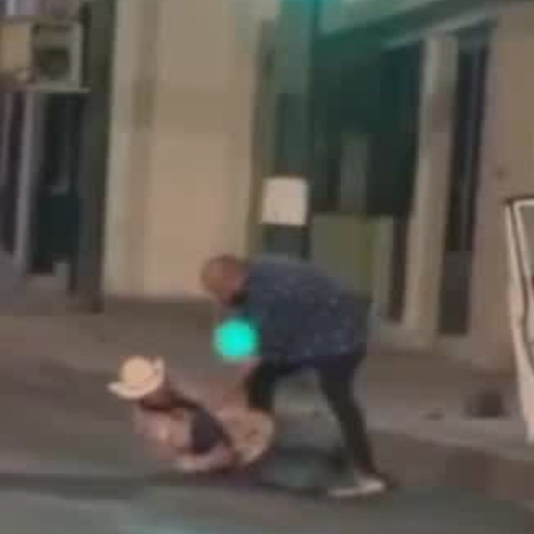 Investiga Fiscalía a Hombre que Golpeó a Persona Ebria que Robó Patrulla y Chocó en Hermosillo