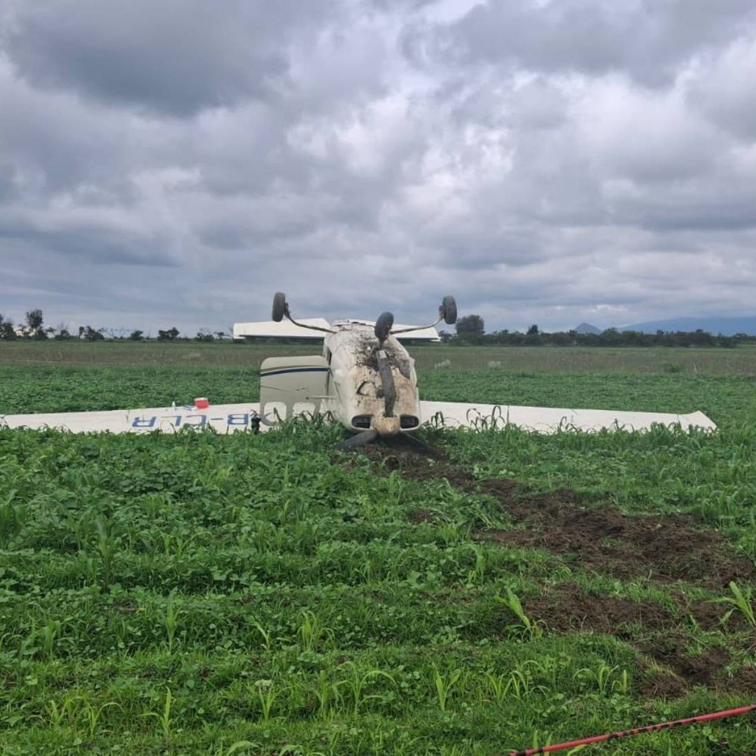Accidente Aéreo en Puebla: Aterrizaje Forzoso de Avioneta con Dos Tripulantes en Campos de Huejotzingo