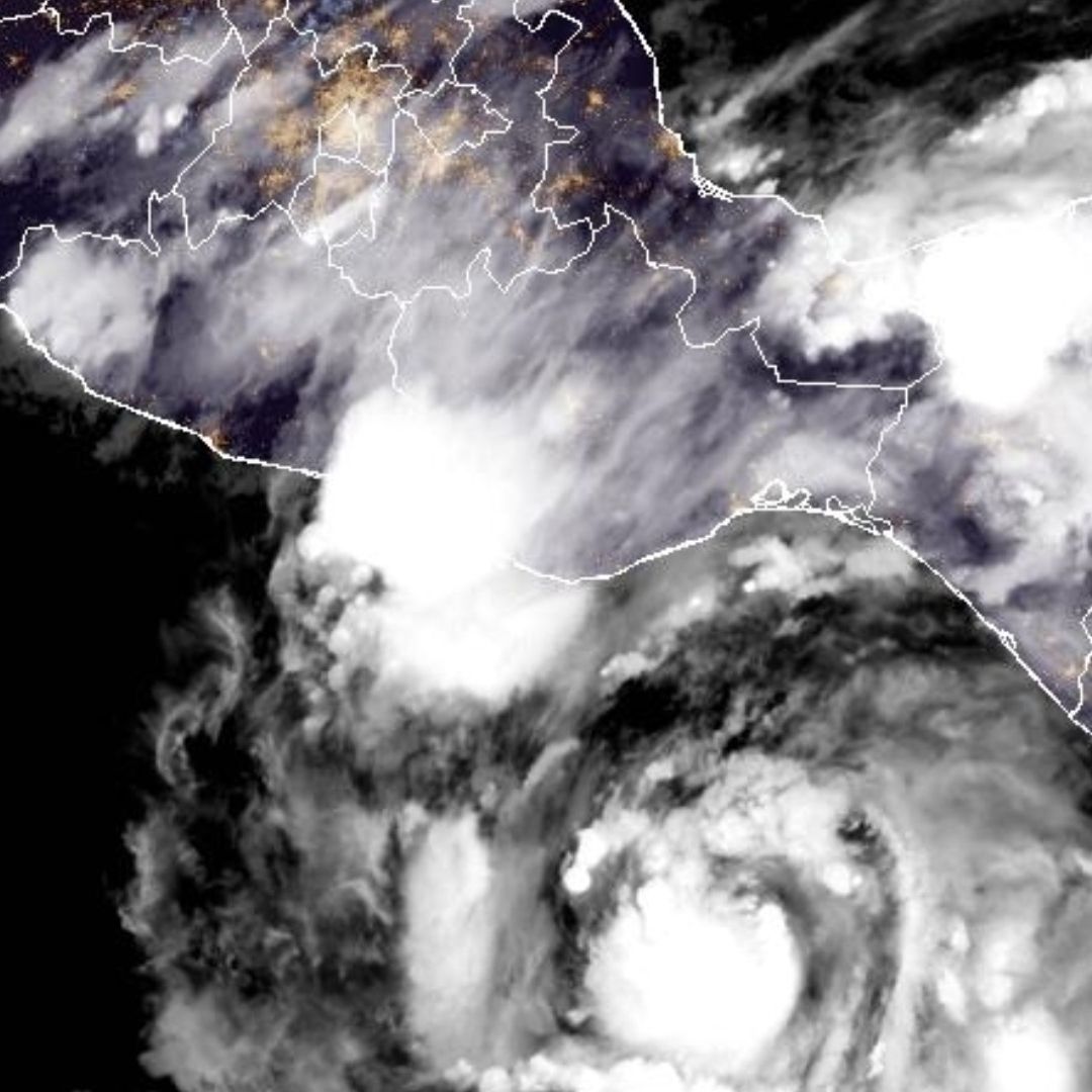 Erick se Intensifica a Huracán y Avanza Hacia México: ¿Qué Estados Serán Afectados por Lluvias?